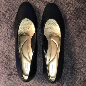 Women’s black hush puppies Angel 11 dress shoes 11 medium width